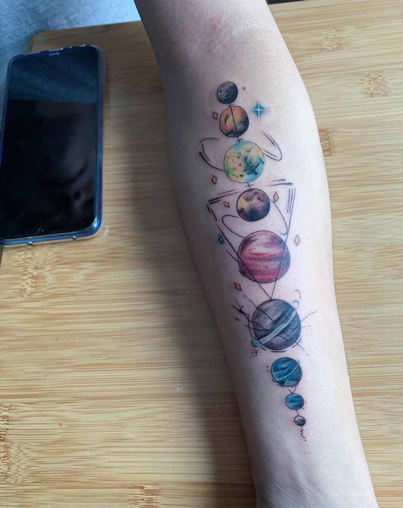 星球纹身图片_手臂几何水彩纹身图案