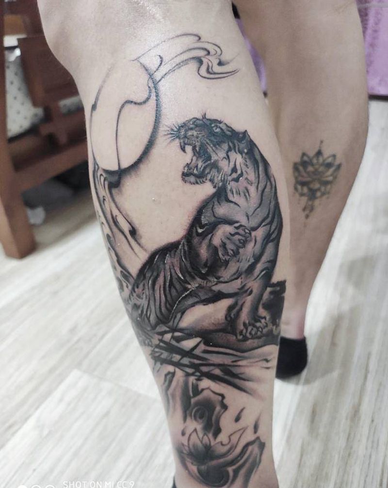 老虎纹身图片_腿部老传统纹身图案