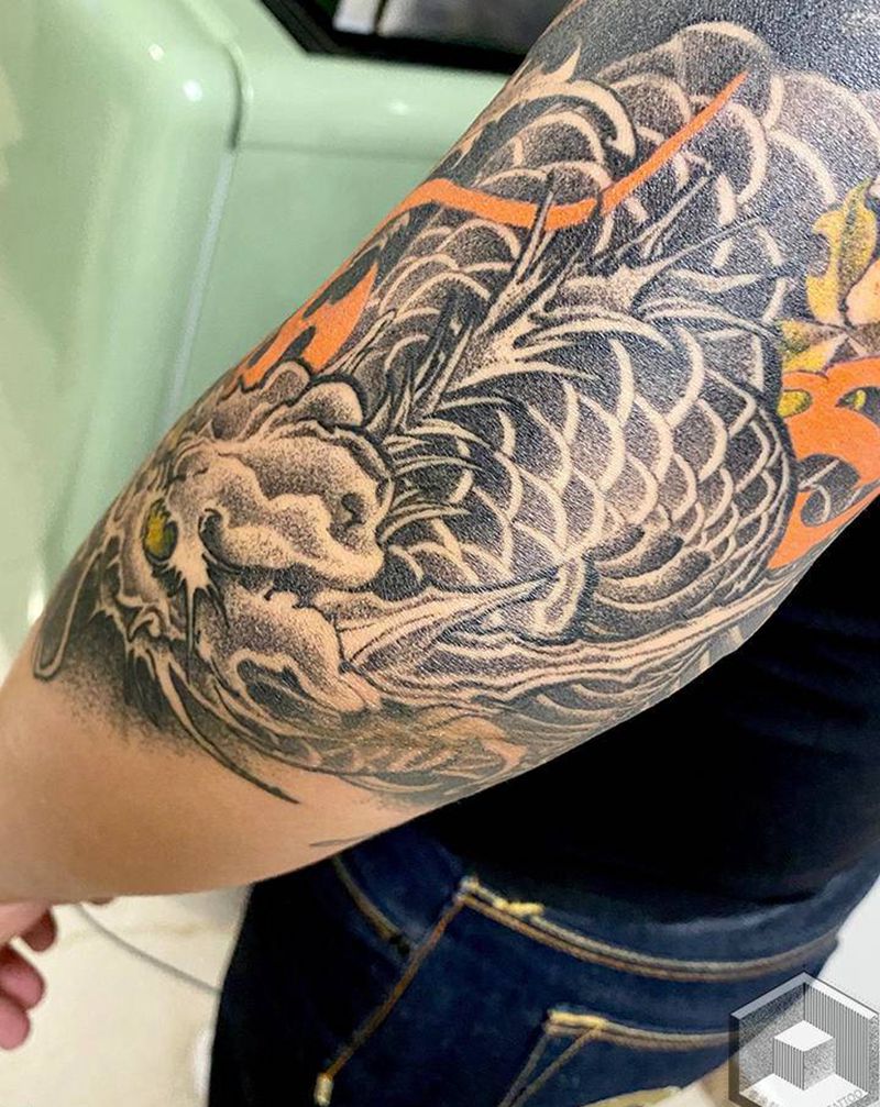 肘部龙2⃣️纹身图片_手臂新传统纹身图案