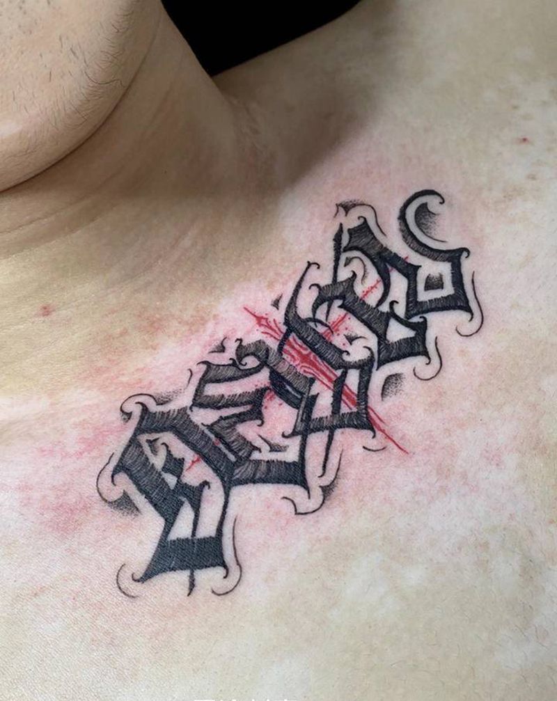 花体字设计纹身图片_胸部花体字纹身图案