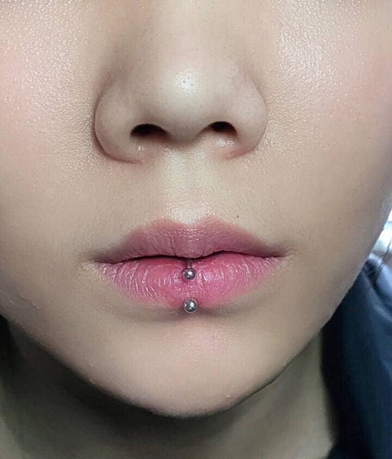 唇钉纹身图片_人体穿孔纹身图案