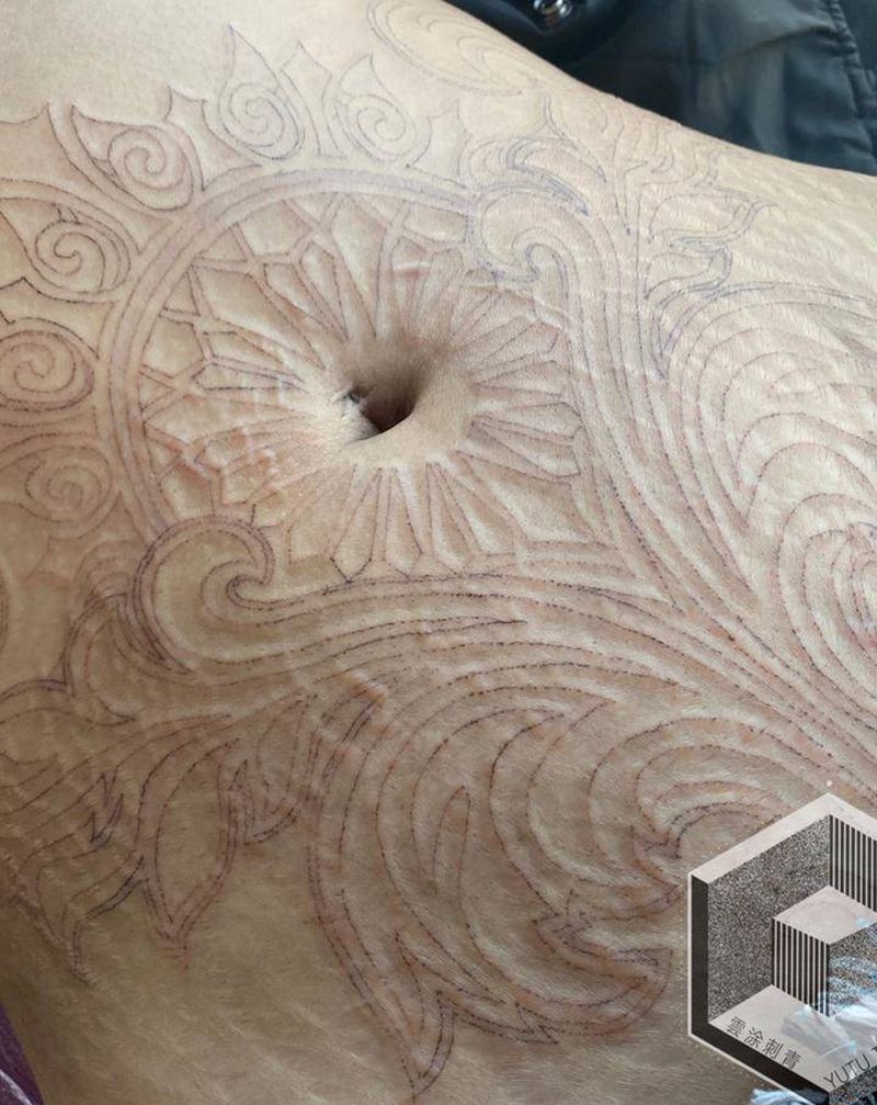 妊娠纹遮盖定位线纹身图片_腹部图腾点刺纹身图案