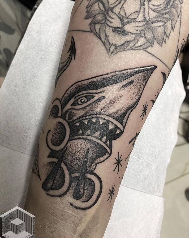 school 鲨鱼纹身图片_手臂Old School纹身图案