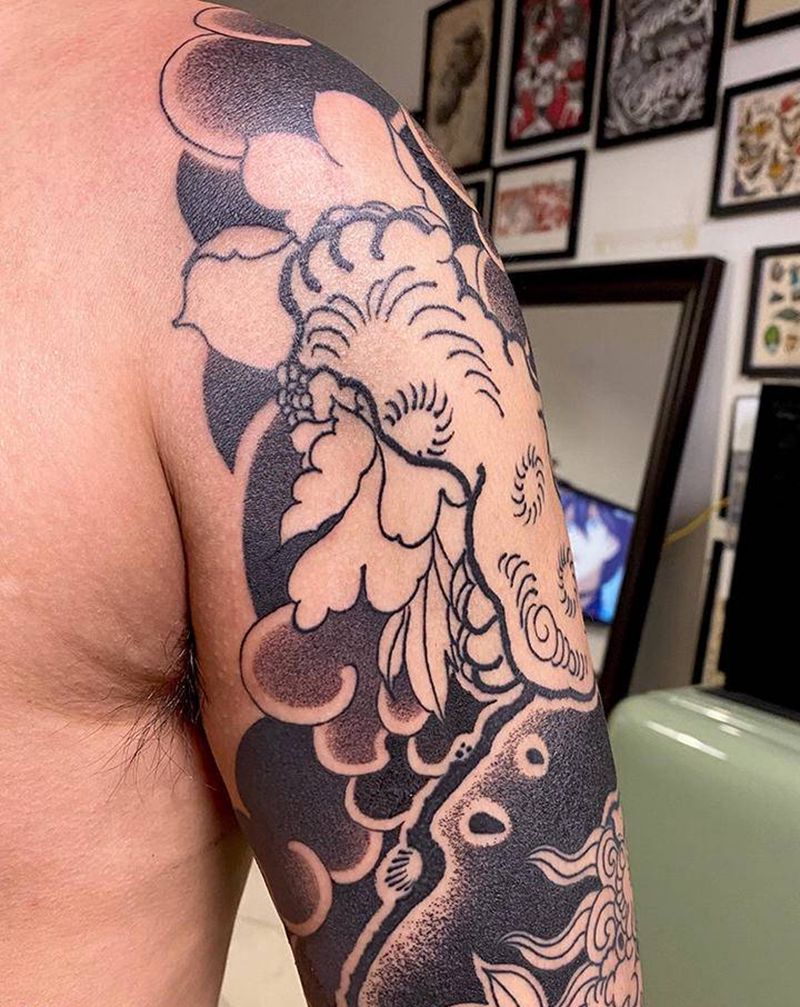 老传统唐狮黑灰部分上色纹身图片_手臂老传统纹身图案