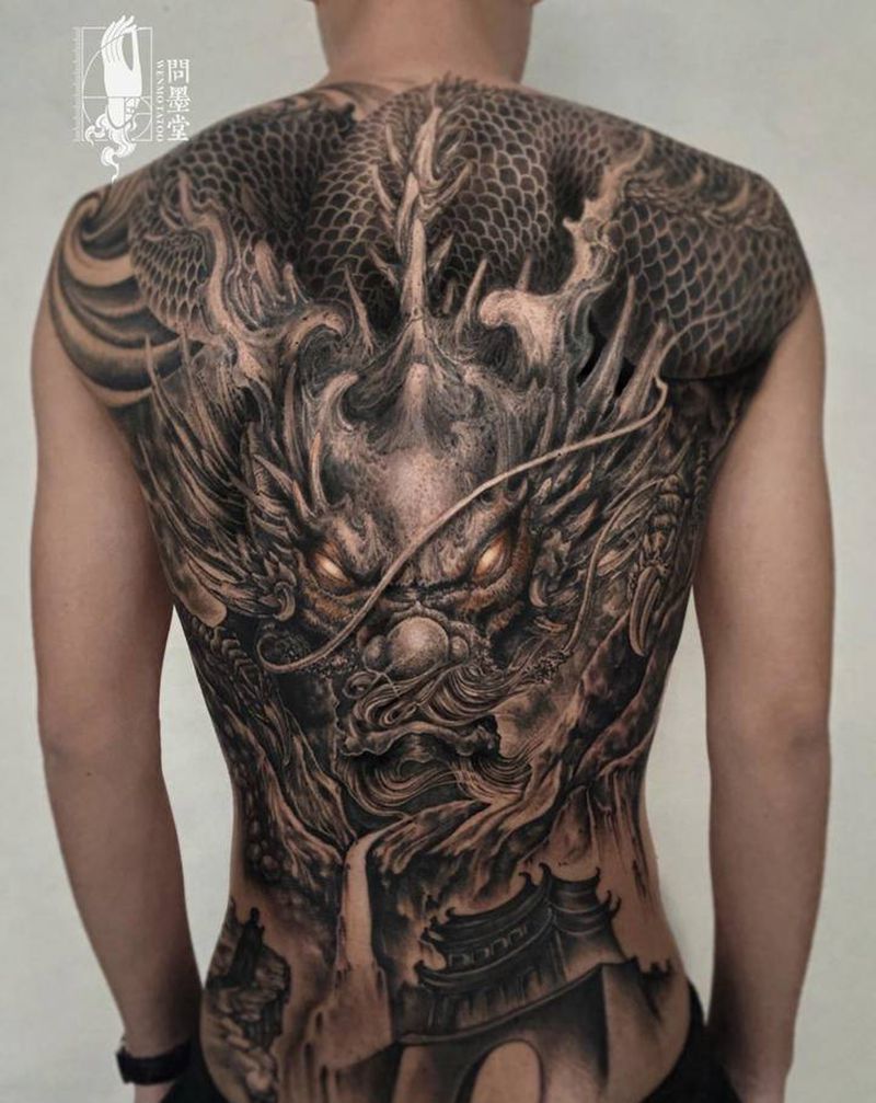 俯看苍生纹身图片_背部新传统纹身图案