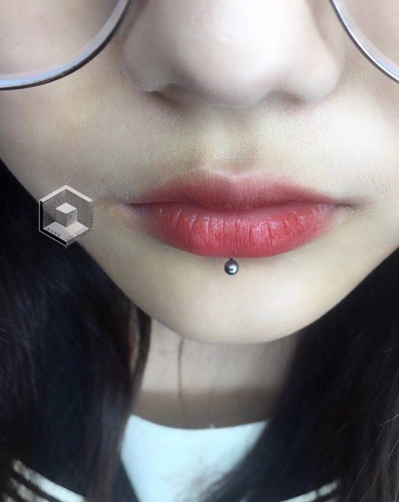 唇钉纹身图片_穿刺纹身图案