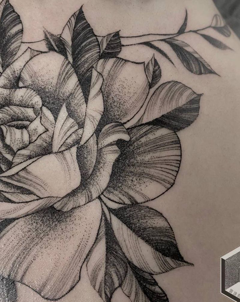 花纹身图片_胸部点刺纹身图案