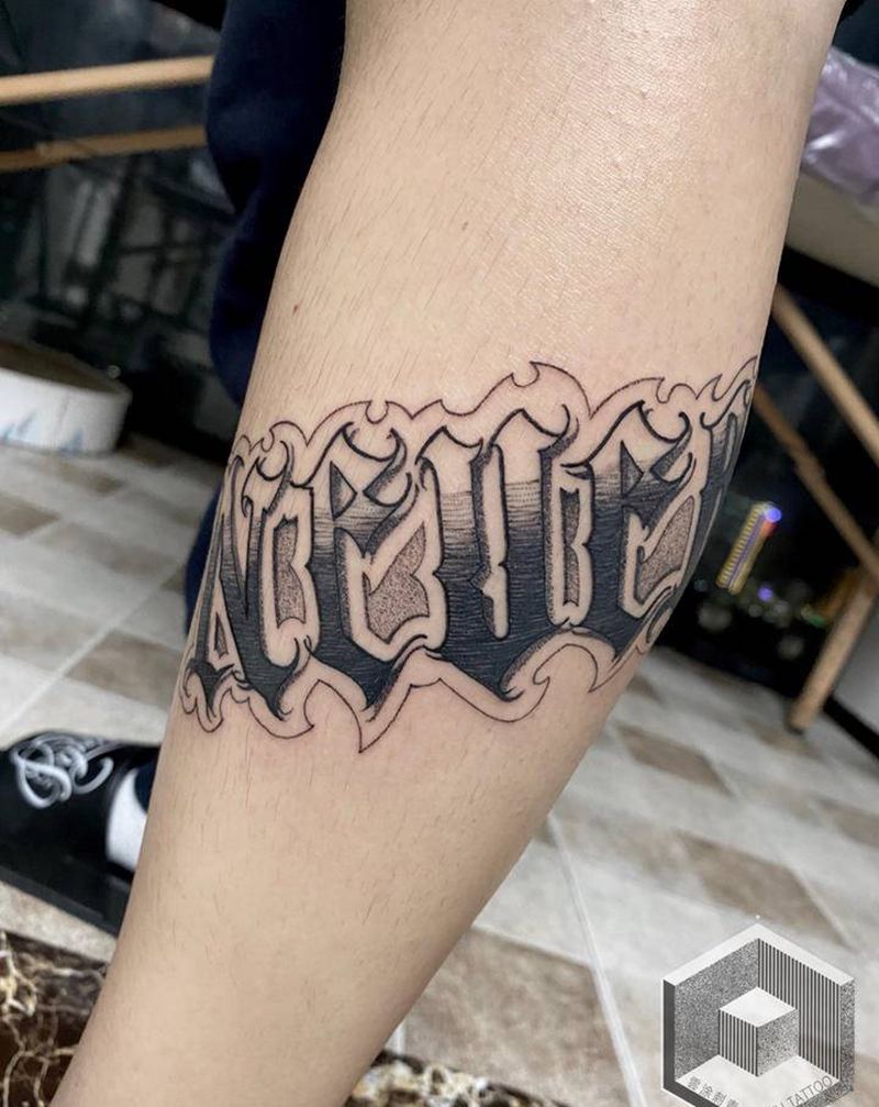 小腿花体字纹身图片_腿部花体字纹身图案