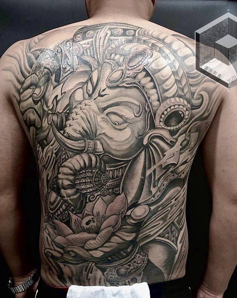 满背象神纹身图片_背部新传统纹身图案