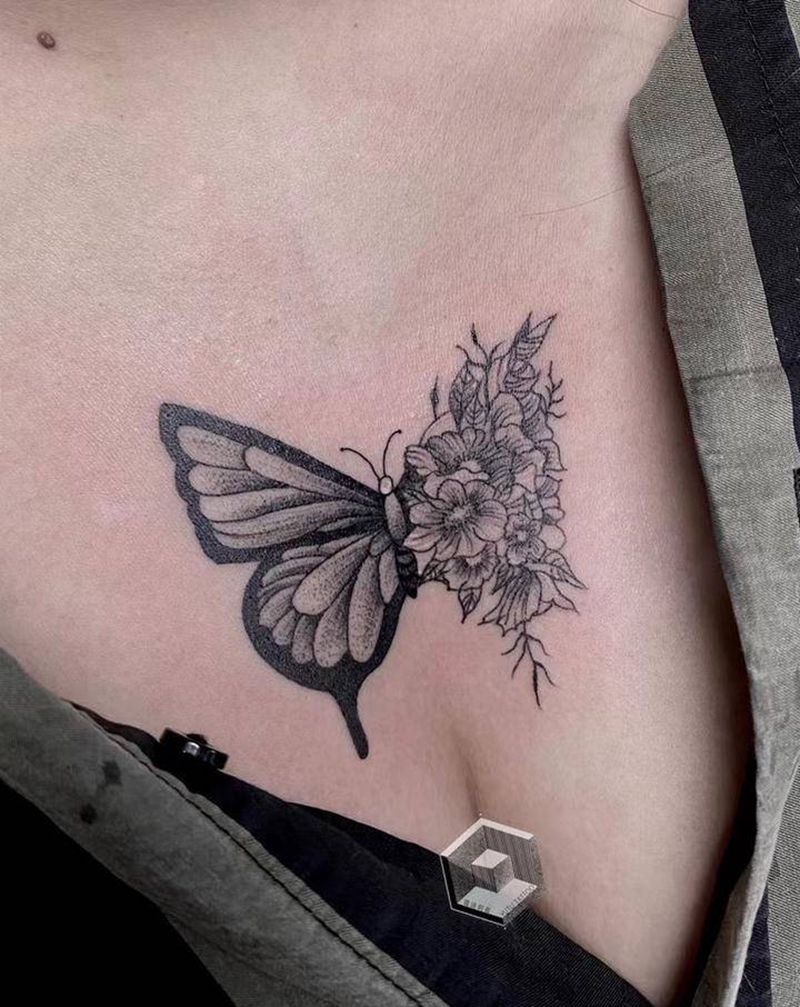 胸前的蝴蝶花纹身图片_胸部纹身图案