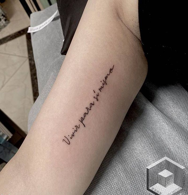 字母纹身图片_手臂花体字纹身图案