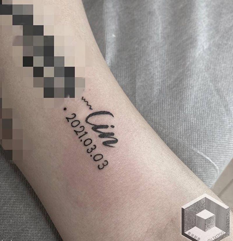 名字纹身图片_手臂花体字纹身图案