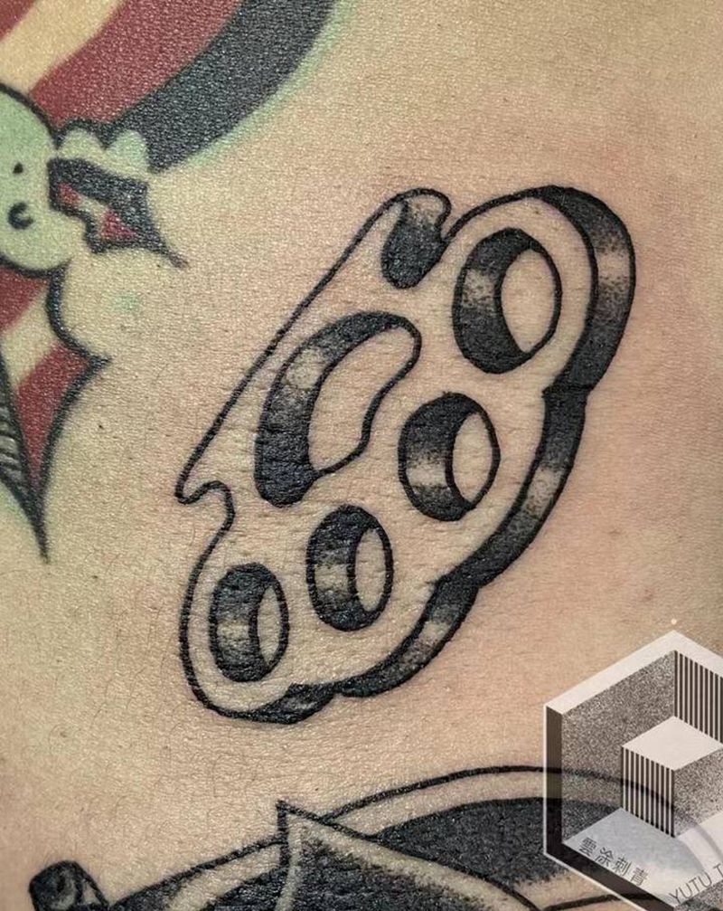 指虎纹身图片_腿部Old School点刺纹身图案