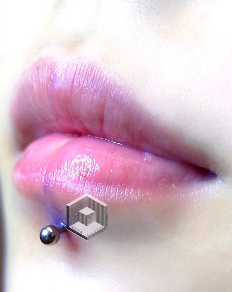 唇钉纹身图片_穿刺穿孔纹身图案