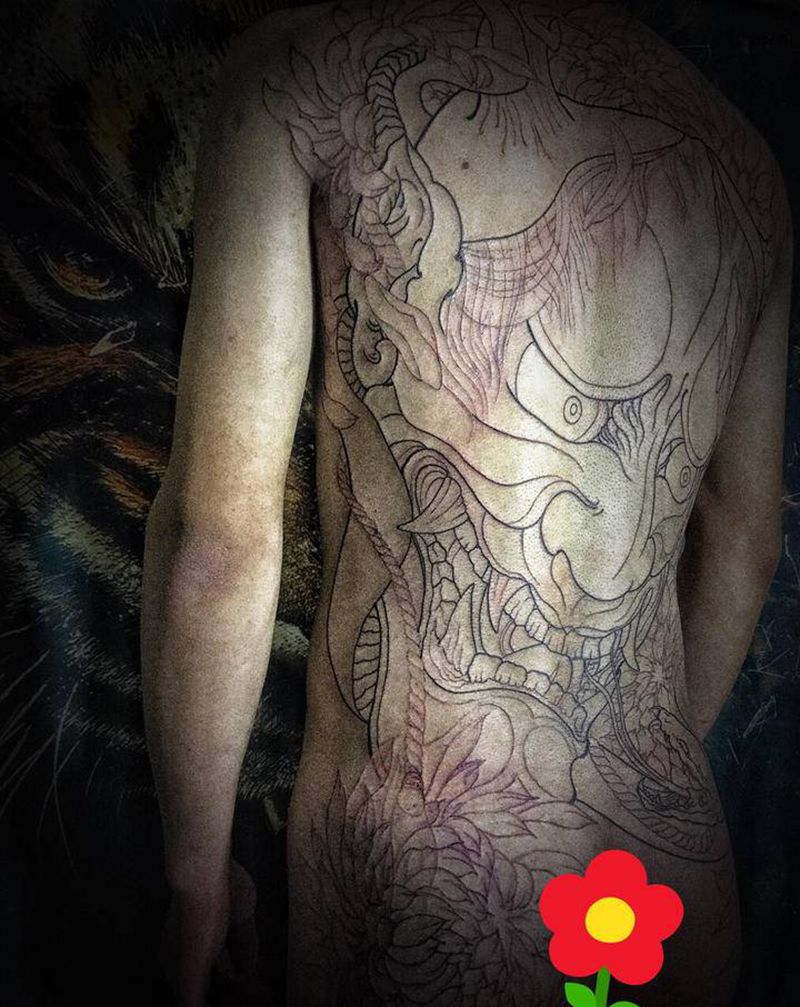 般若满背包臀纹身图片_背部纹身图案