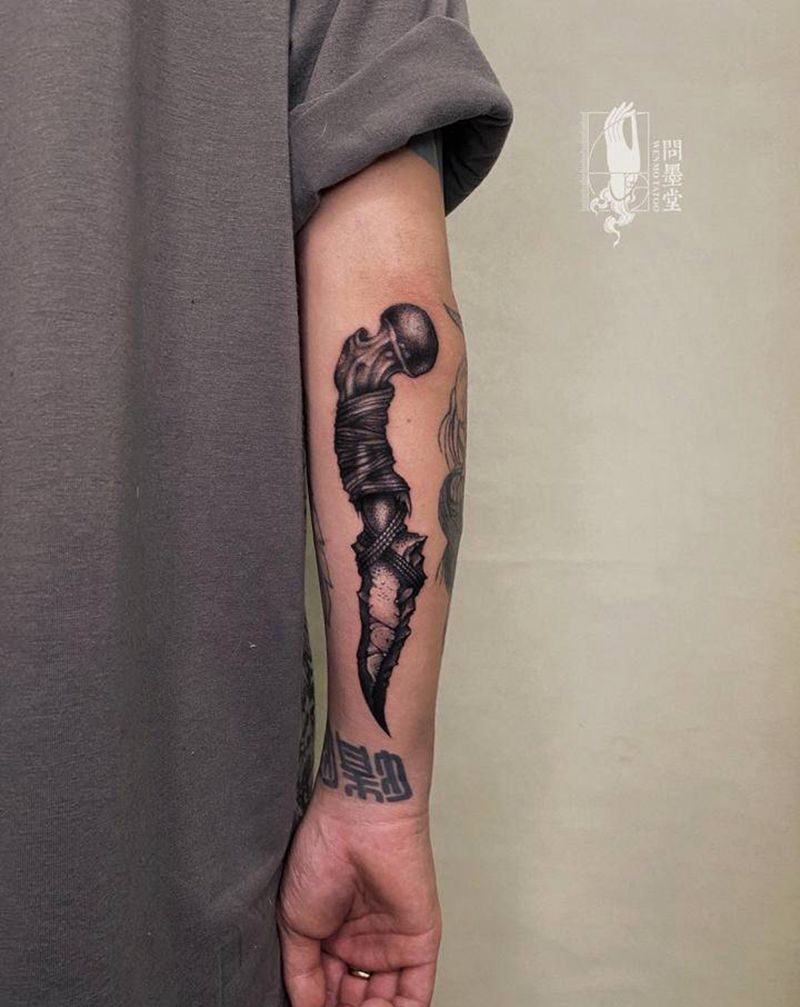 骨质小刀纹身图片_手臂暗黑纹身图案