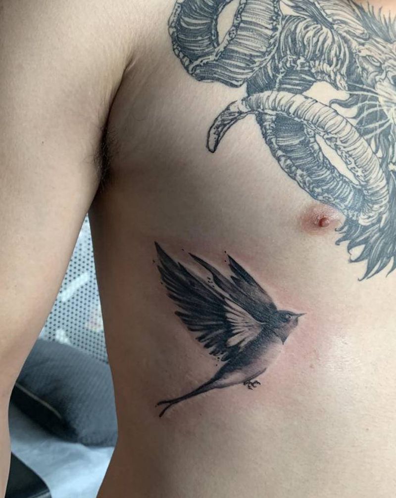 一对燕子纹身图片_水墨纹身图案