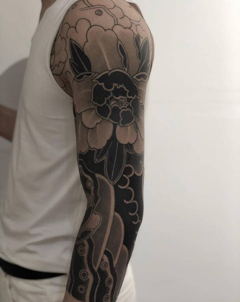 老传统牡丹纹身图片_手臂老传统纹身图案