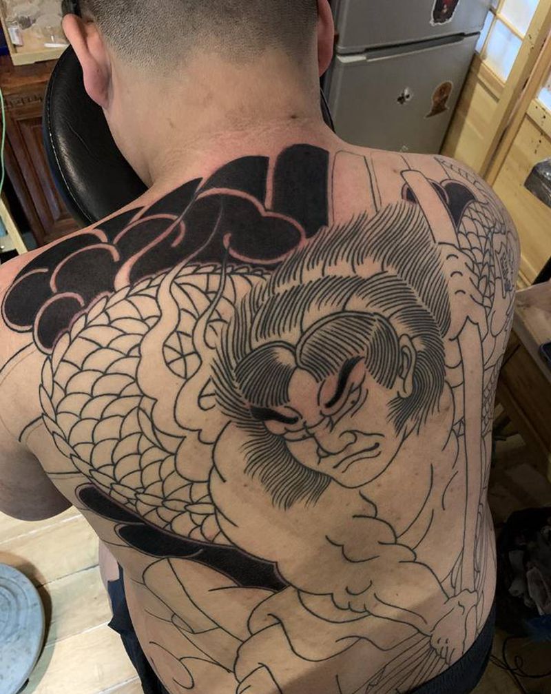 再不扎都瘦啦纹身图片_背部老传统纹身图案