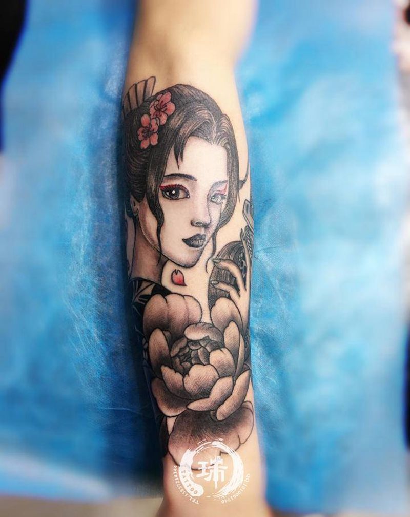 小臂艺妓纹身图片_手臂新传统欧美写实纹身图案