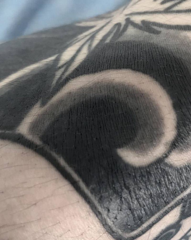 雾面恢复后效果干净均匀饱和纹身图片_腿部老传统纹身图案