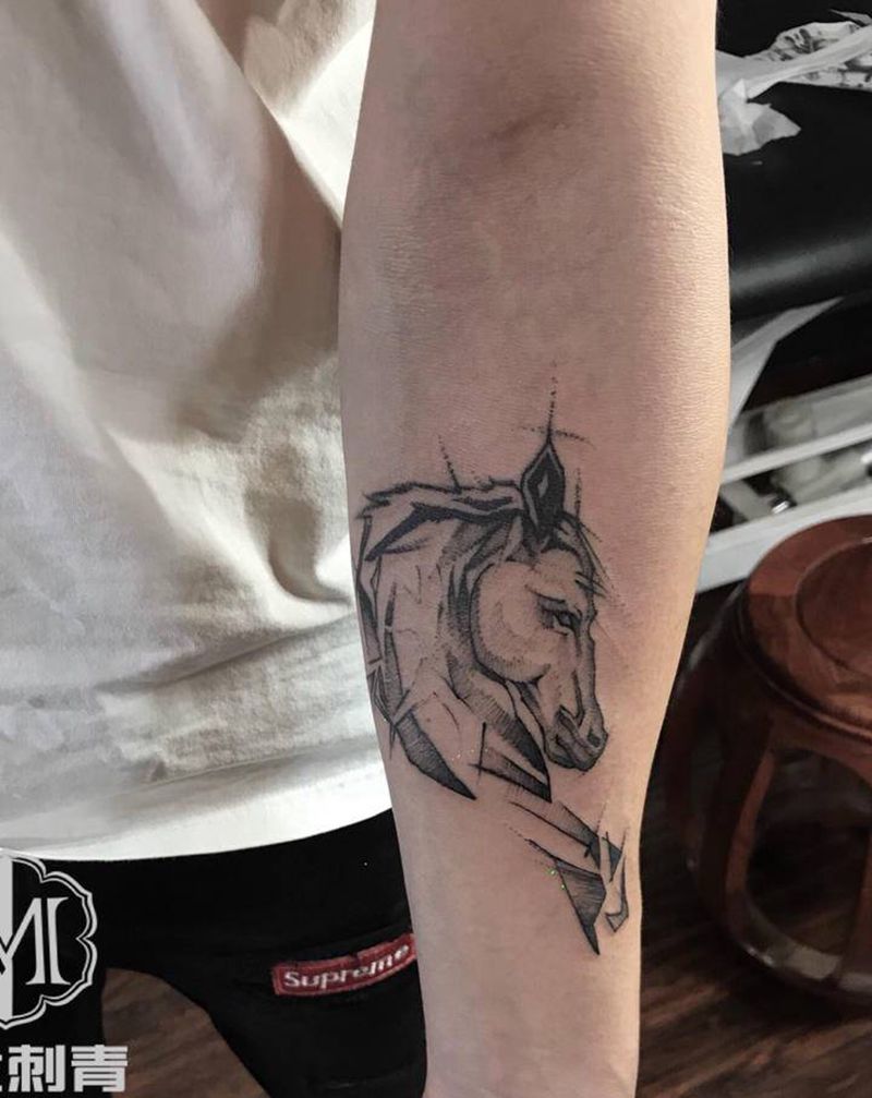 几何马纹身图片_手臂几何点刺纹身图案