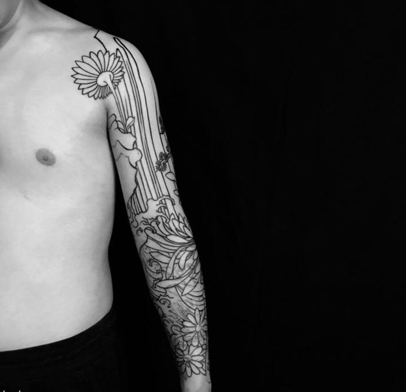 日式菊花臂纹身图片_手臂老传统菊花纹身图案