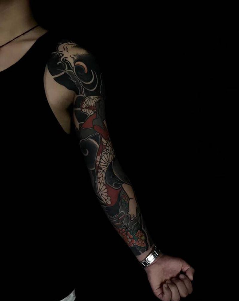 日式鬼若丸杀鲤纹身图片_手臂手部老传统鱼鬼若丸纹身图案