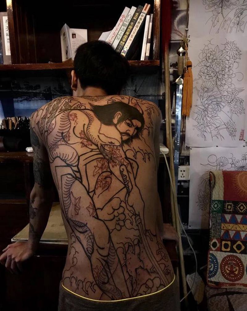 满背日式人物纹身图片_背部老传统日式人物纹身图案