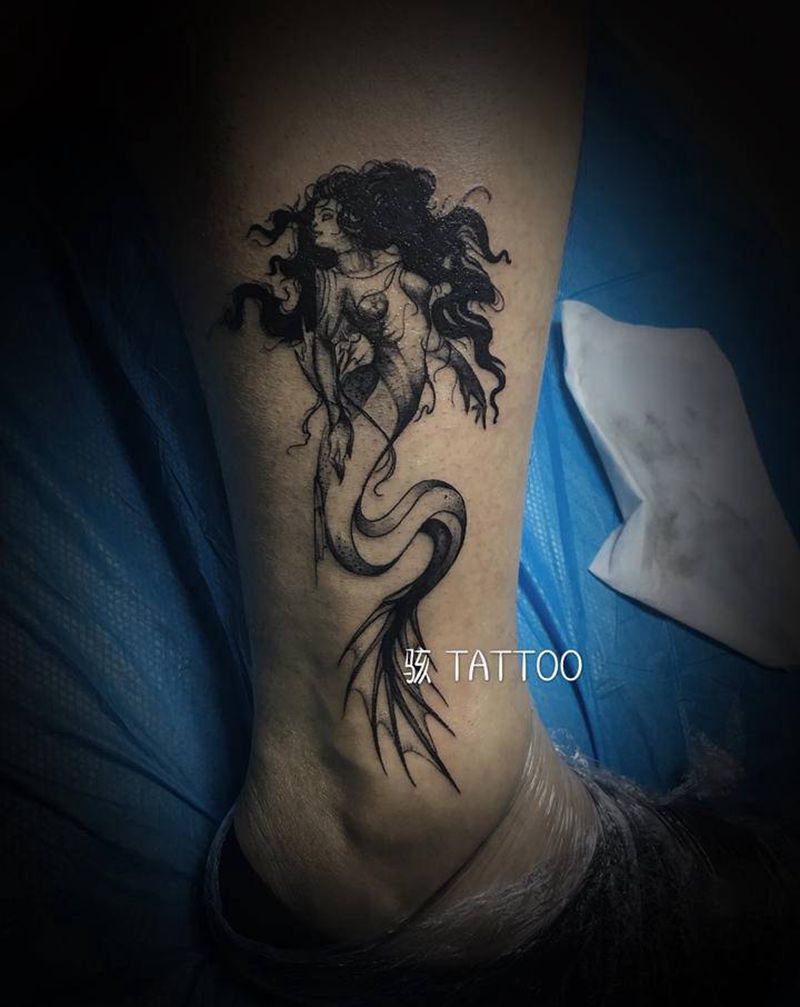 客人自带图纹身图片_腿部点刺人鱼纹身图案