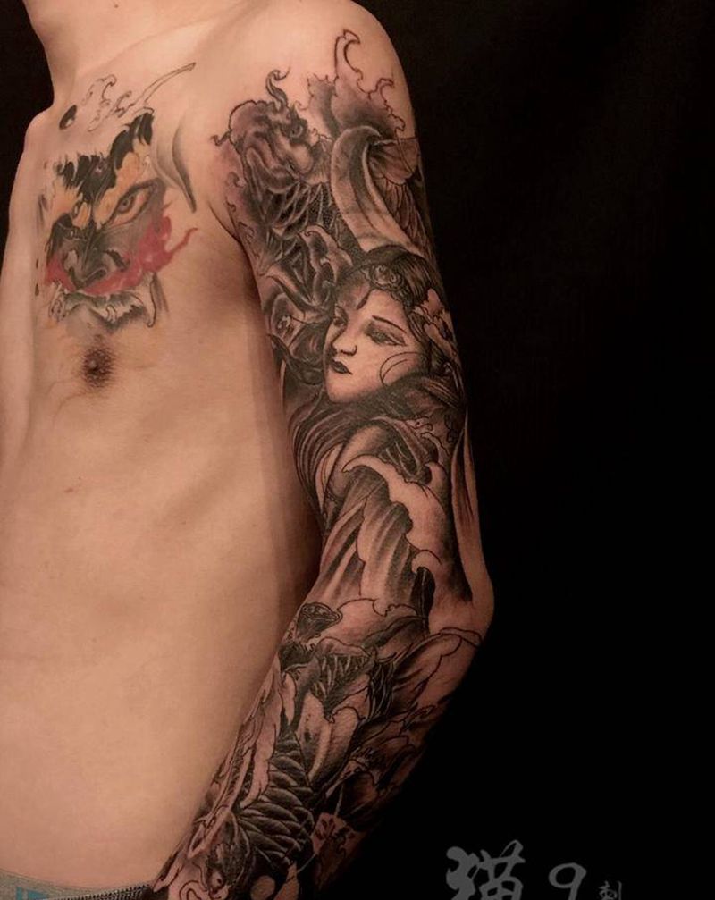 传统花臂纹身图片_手臂新传统老传统艺妓鱼纹身图案