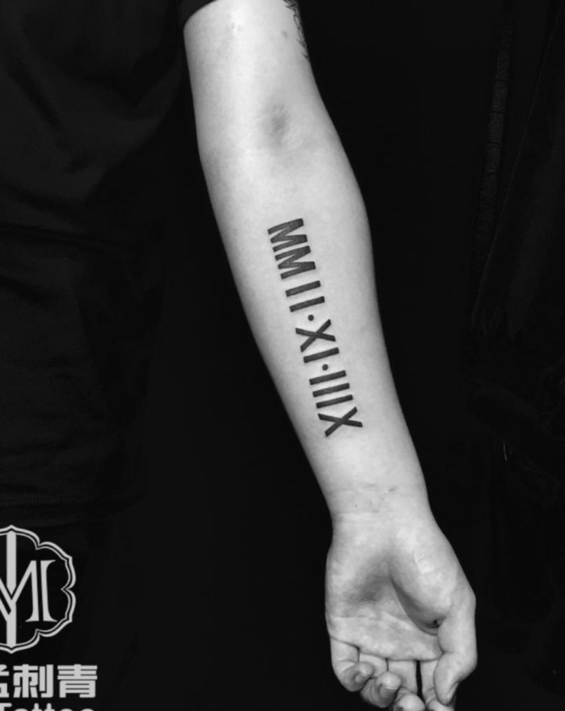 罗马数字纹身图片_手臂花体字纹身图案