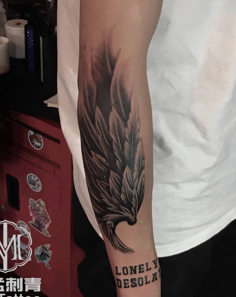 翅膀纹身图片_手臂欧美写实纹身图案
