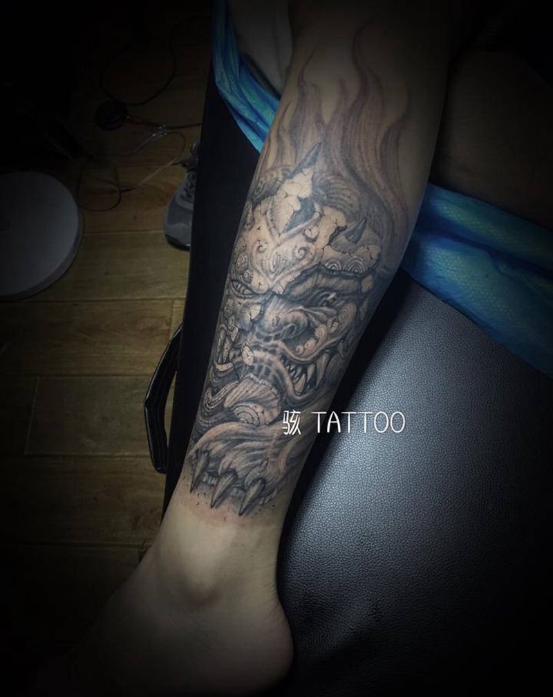 《破》纹身图片_腿部新传统唐狮石雕神兽纹身图案