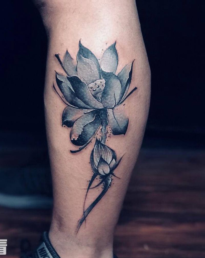 水墨荷花纹身图片_腿部水墨纹身图案