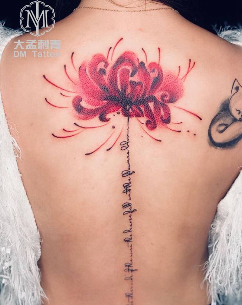 彼岸花字母纹身图片_背部水彩纹身图案