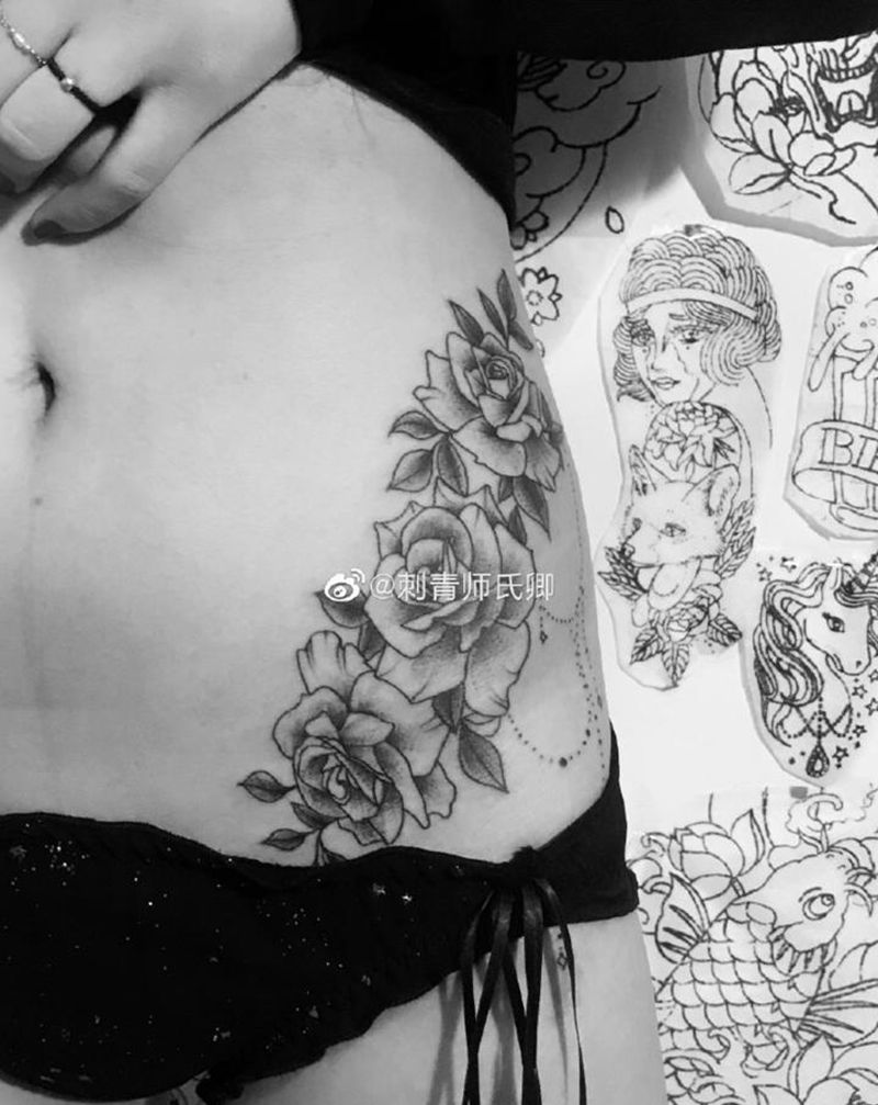 腰腹素花与大腿蝴蝶结蕾丝纹身图片_腰部腿部点刺几何纹身图案