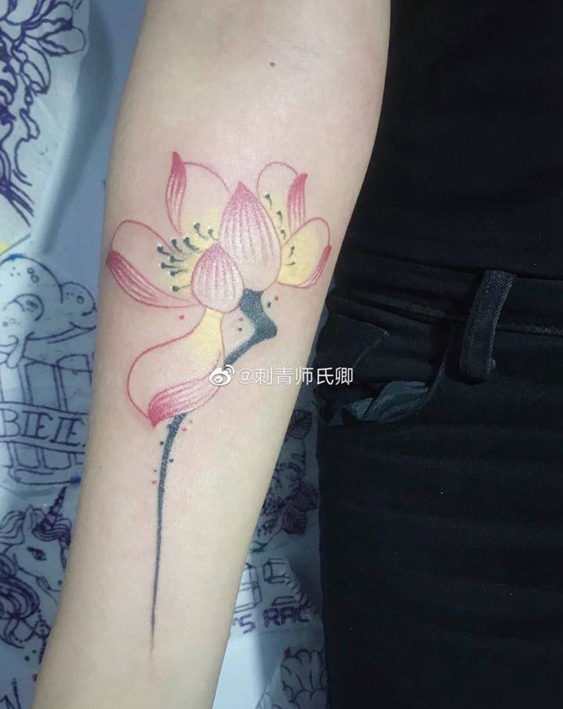水彩荷花纹身图片_手臂水彩水墨纹身图案
