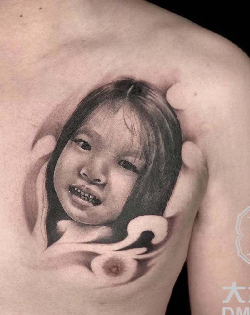 人物肖像纹身图片_胸部欧美写实纹身图案