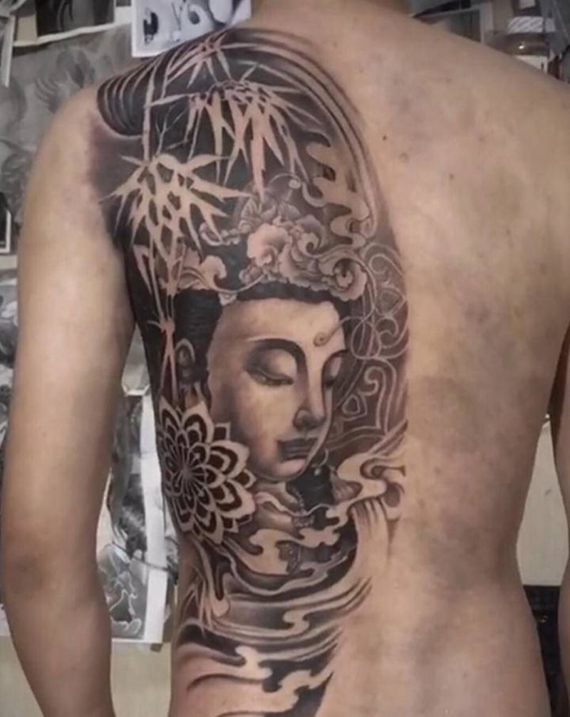 半背佛完成纹身图片_背部纹身图案