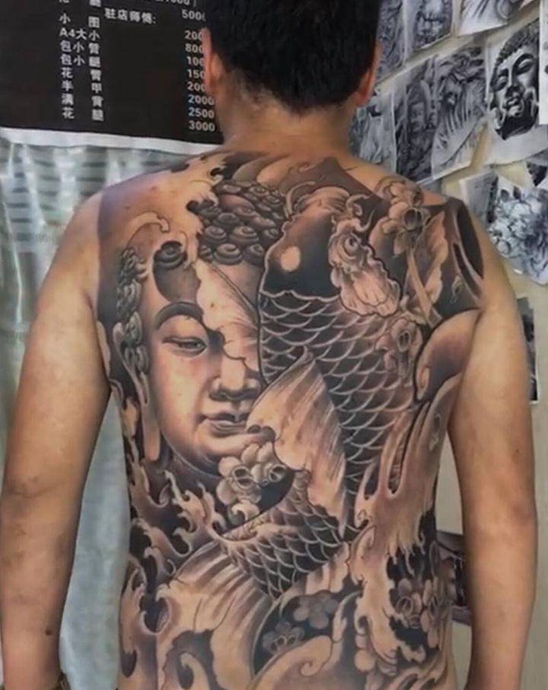 佛鱼纹身图片_背部纹身图案