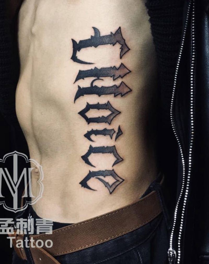 花体英文纹身图片_腰部花体字纹身图案