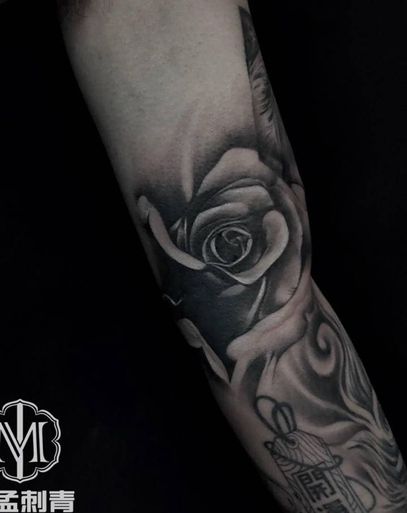 玫瑰花纹身图片_手臂欧美写实纹身图案
