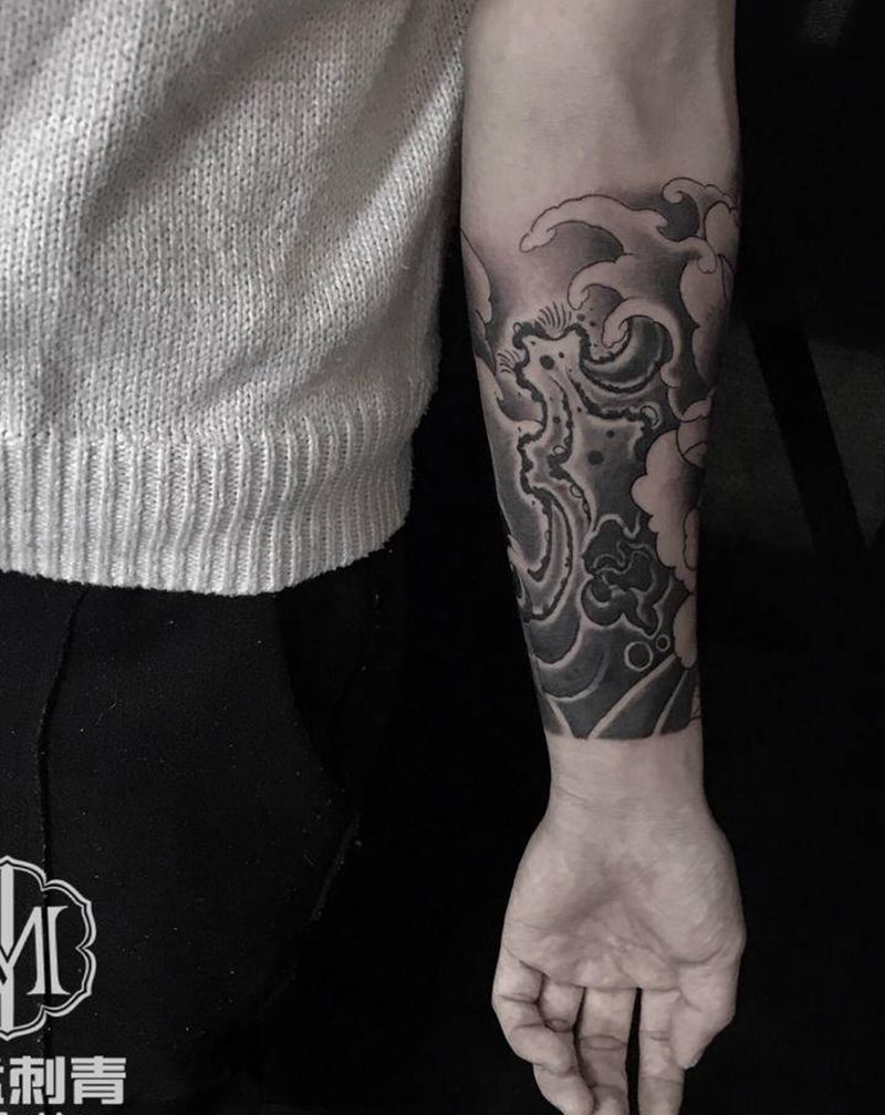 水浪石头纹身图片_手臂新传统纹身图案