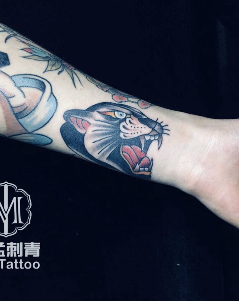 老虎纹身图片_手臂Old School纹身图案