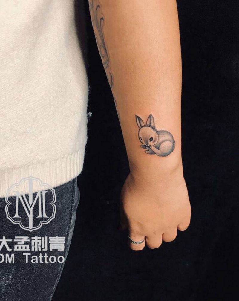 兔子纹身图片_手臂几何纹身图案
