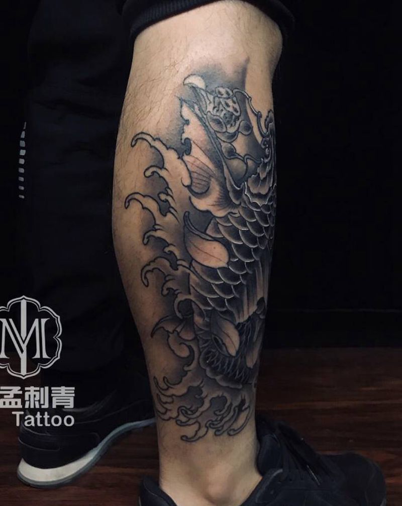 鲤鱼纹身图片_腿部新传统纹身图案