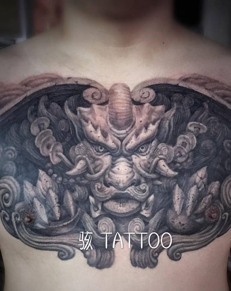 《貔貅献宝》纹身图片_胸部新传统石雕招财瑞兽纹身图案