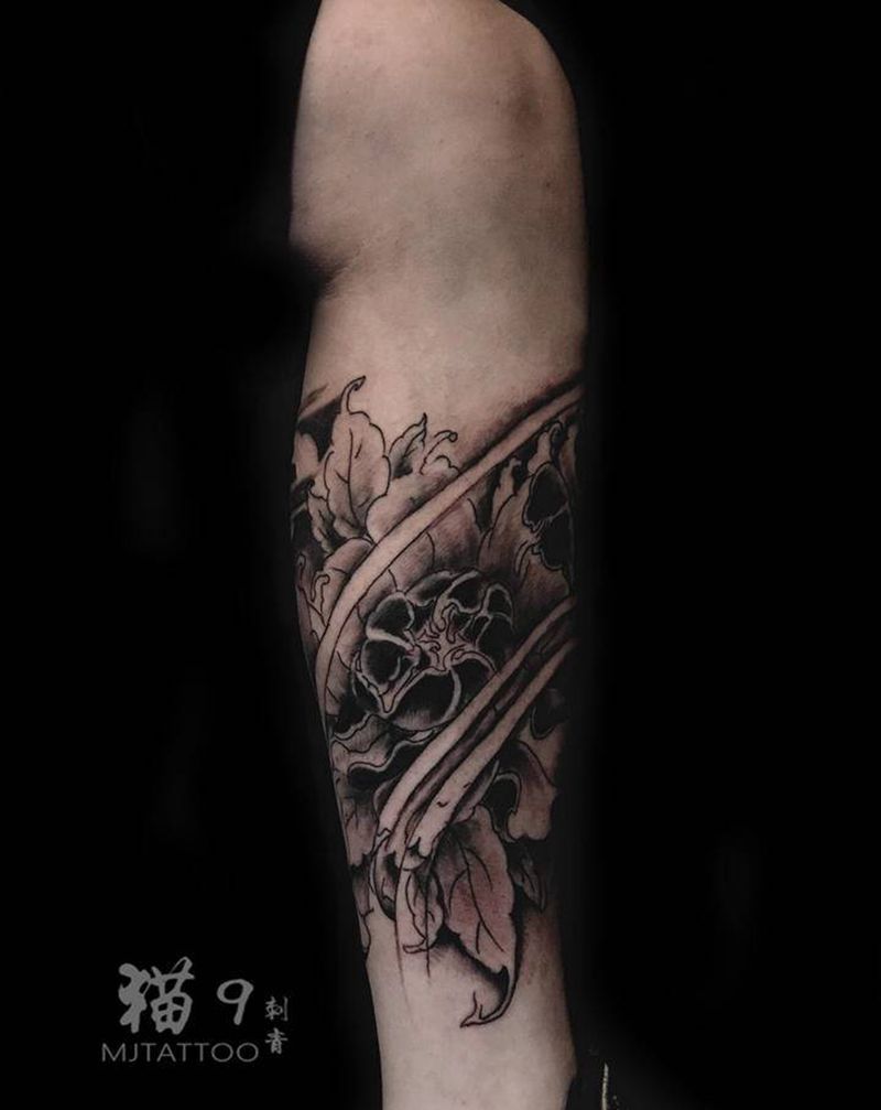 包小腿鲤鱼纹身图片_脚部腿部新传统鲤鱼荷花牡丹纹身图案