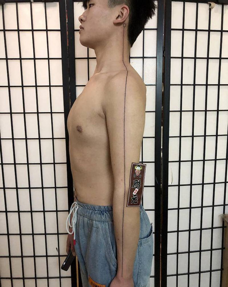 人体描边纹身图片_花体字几何纹身图案